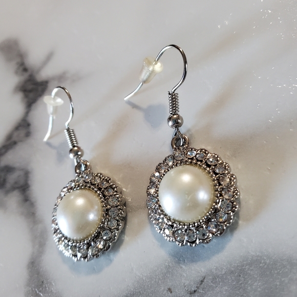Silver Tone Faux Pearl & Rhinestones Earrings 💥3 for $12💥 - Picture 10 of 13
